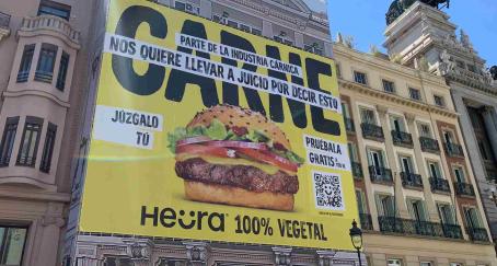 Lona publicitaria de Heura en la calle Alcalá