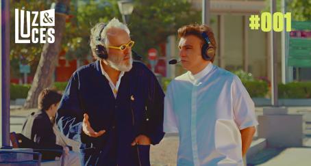 Miguel Olivares y Javier Guadiana paseando por Madrid durante el episodio de Luz & Luces