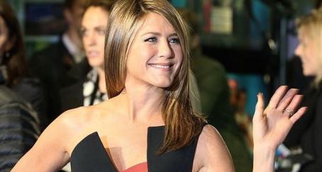 jennifer-aniston-emirates