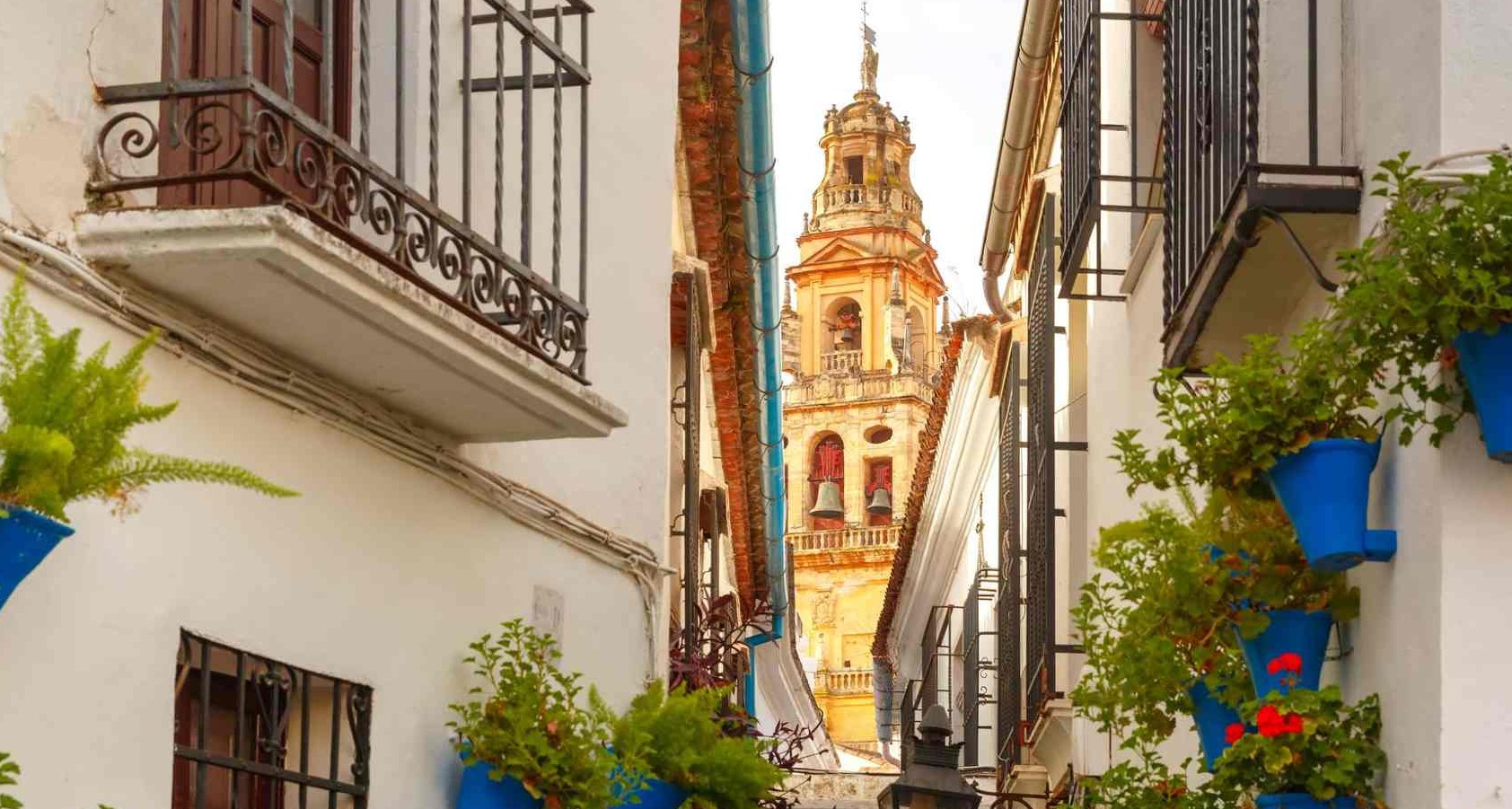 La Junta de Andalucía convoca un concurso publicitario de 32 millones de euros para promoción turística internacional La Junta de Andalucía convoca un concurso publicitario de 32 millones de euros para promoción turística internacional