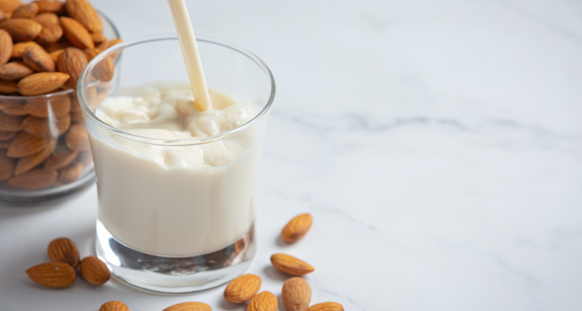 Los productos plant-based llegan a la mitad de los hogares, pero su consolidación pasa por trascender el concepto “sustitutivo” Leche de almendra