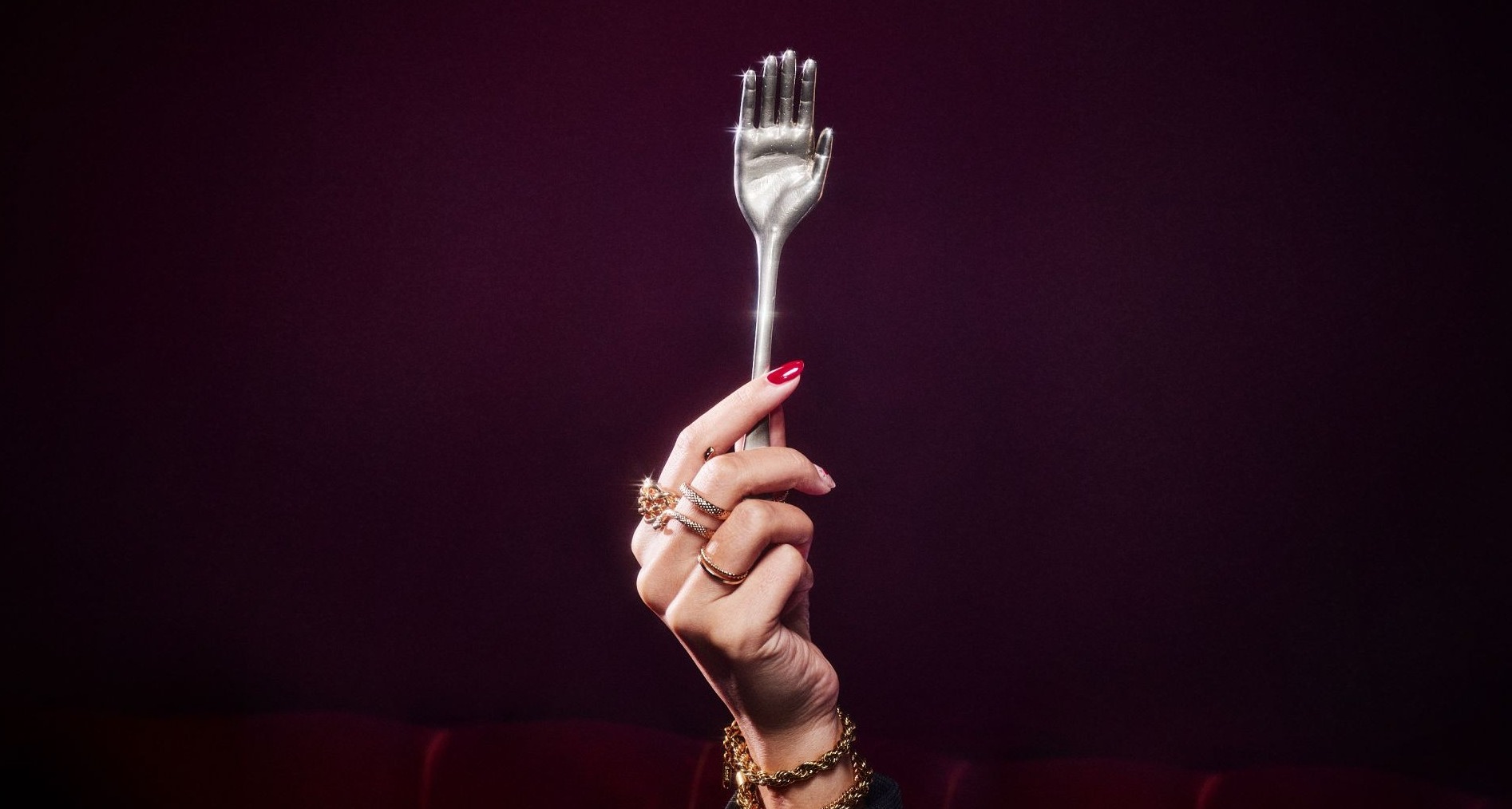 Tenedor con forma de mano