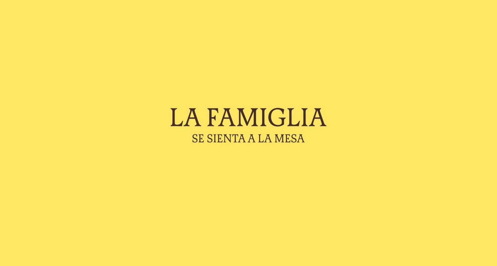 Logotipo de La Famiglia Se Sienta a la Mesa