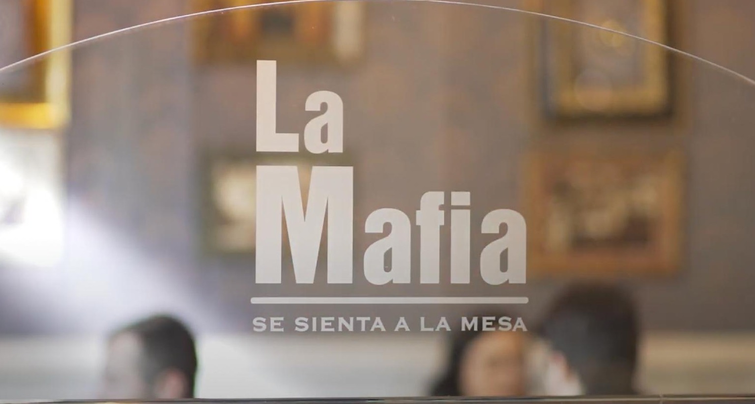 La Mafia se sienta a la mesa