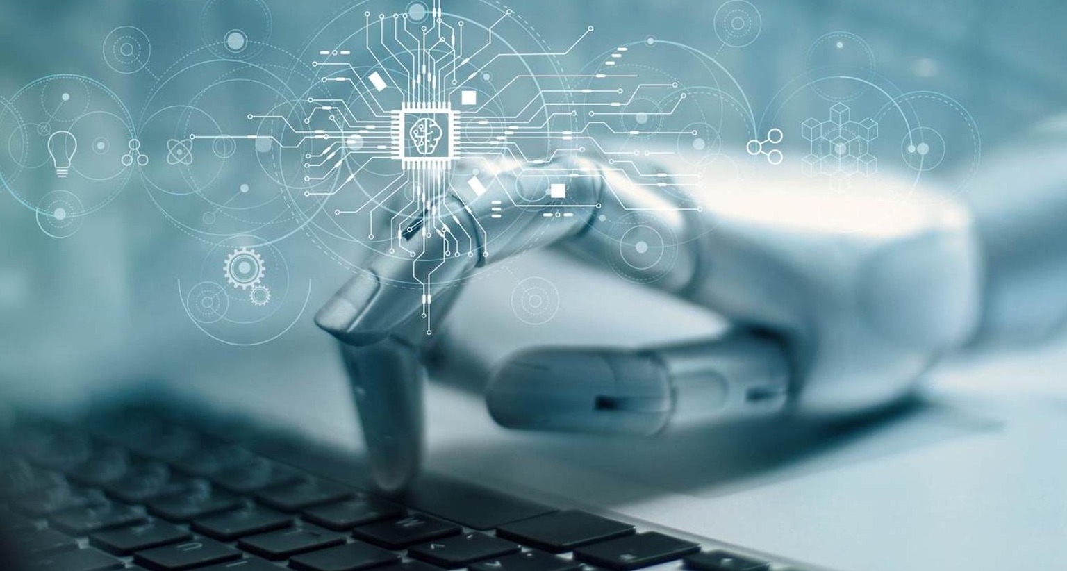 La ley europea de IA incluye nuevas prohibiciones y medidas de control de riesgos y encara su recta final mano robótica sobre teclado