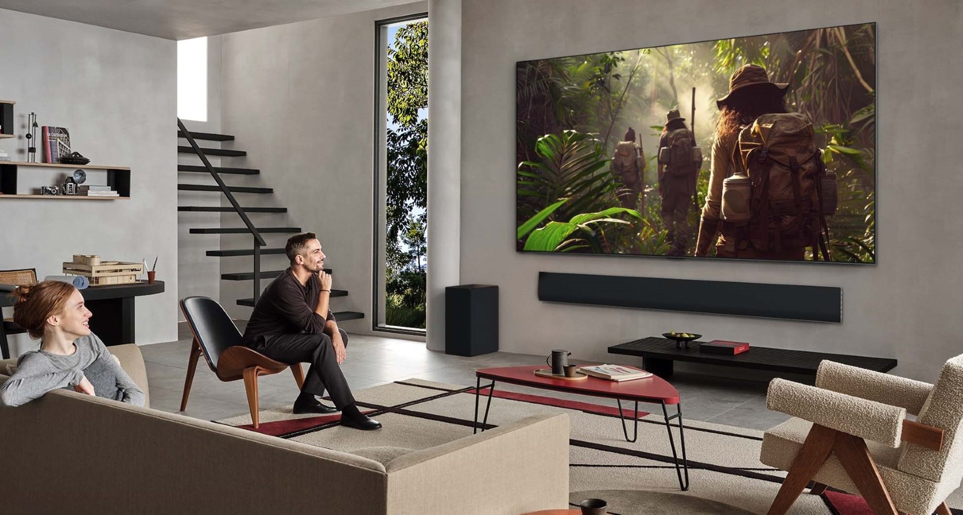 Una pareja viendo la televisión