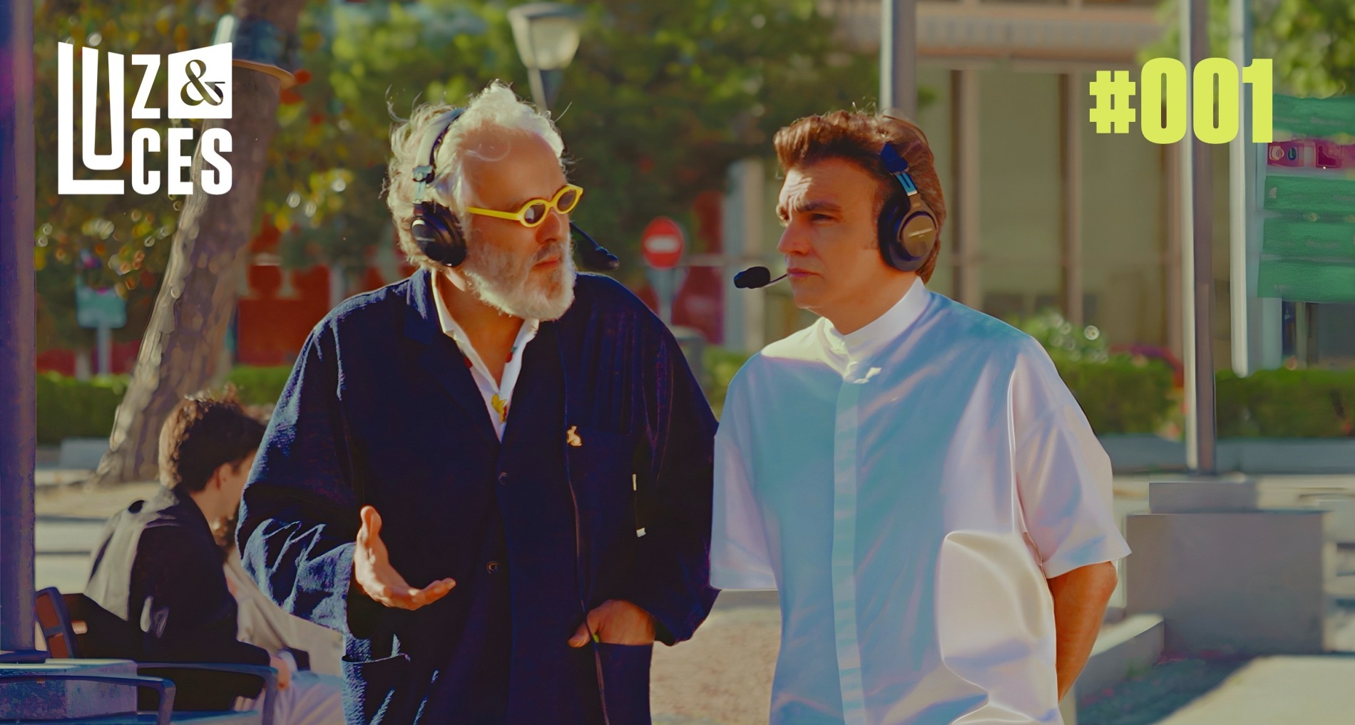 Miguel Olivares y Javier Guadiana paseando por Madrid durante el episodio de Luz & Luces