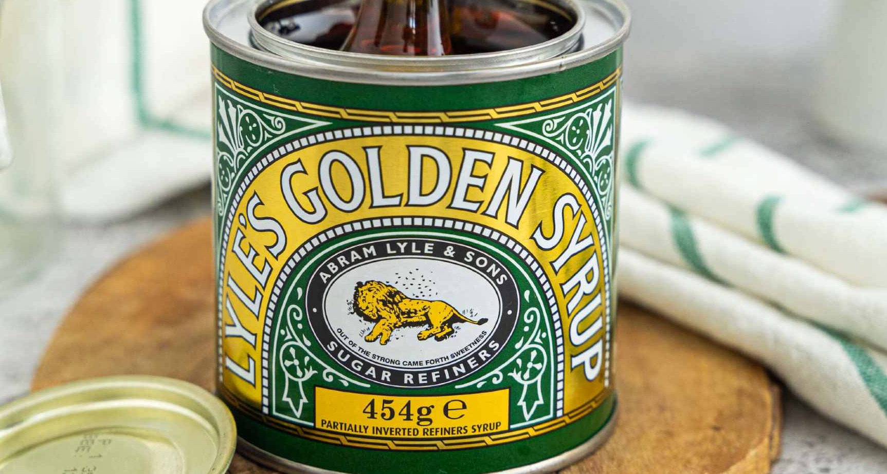 El logotipo que menos cambios ha experimentado se transforma después de 140 años Logotipo de Lyle's Golden Syrup
