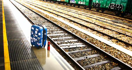  maletas-vias-de-tren