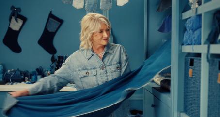 Martha Stewart en el anuncio de Navidad de American Eagle