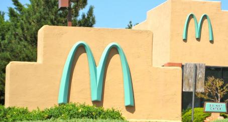 mcdonalds-arcos-azulados