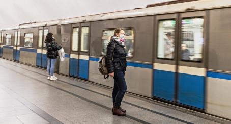 metro mujer coronavirus