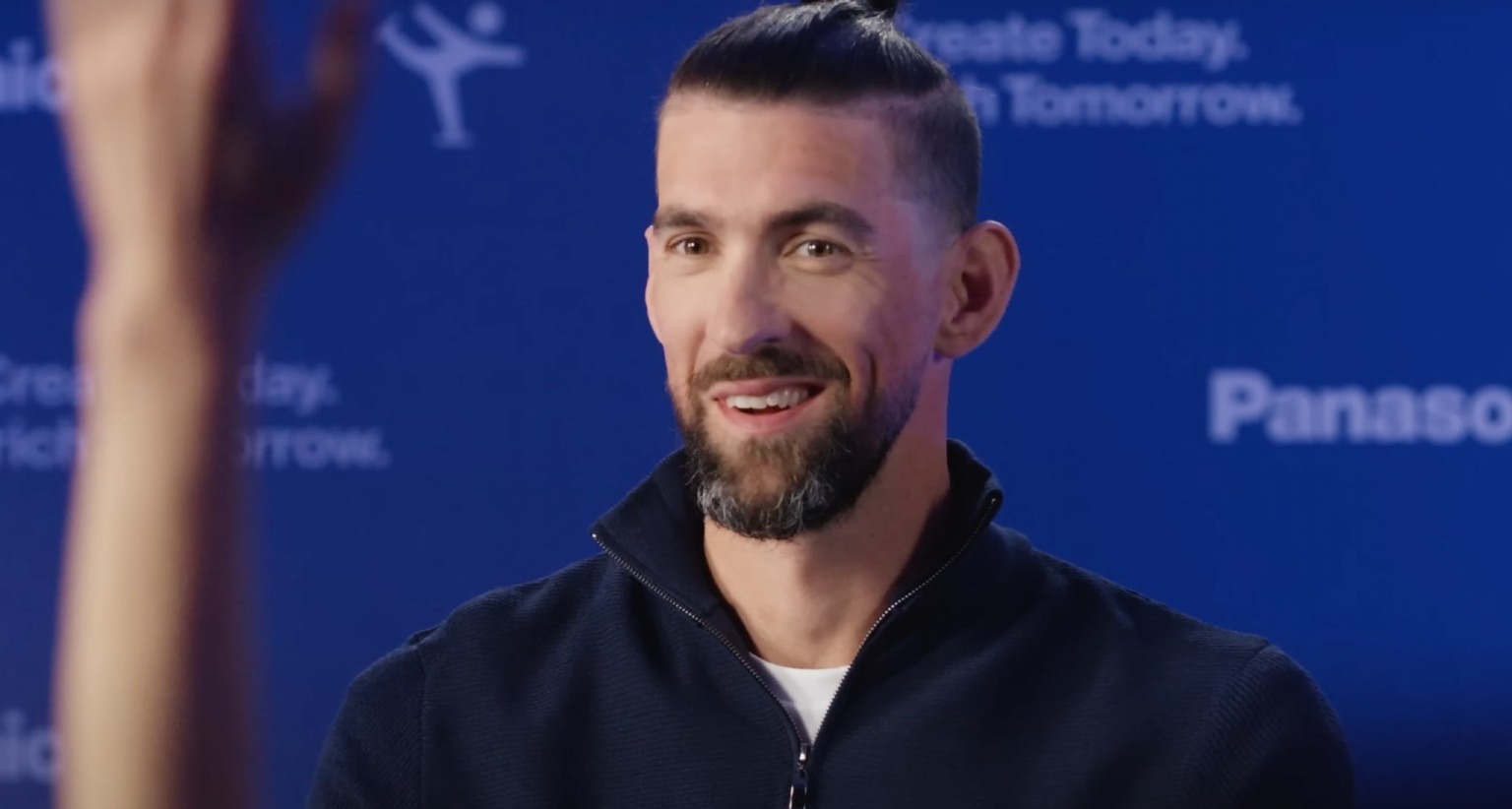 El nadador Michael Phelps tiene las placas solares de Panasonic en casa y quiere que más gente las tenga Michael Phelps para Panasonic