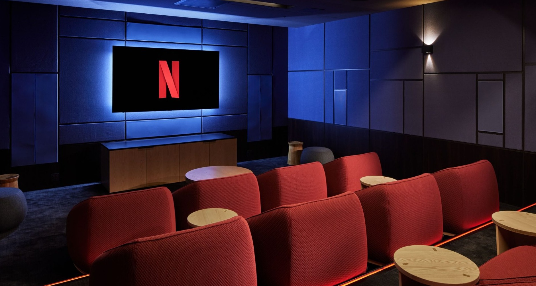 Logotipo de Netflix en sala de cine