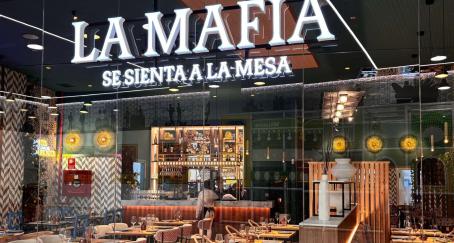 Restaurante de La Mafia Se Sienta a la Mesa