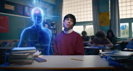 Un joven canta junto a un meme