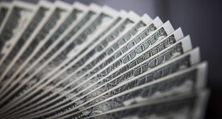 Los crecientes plazos de pago de los clientes causan preocupación en las agencias estadounidenses Pagos agencias_billetes