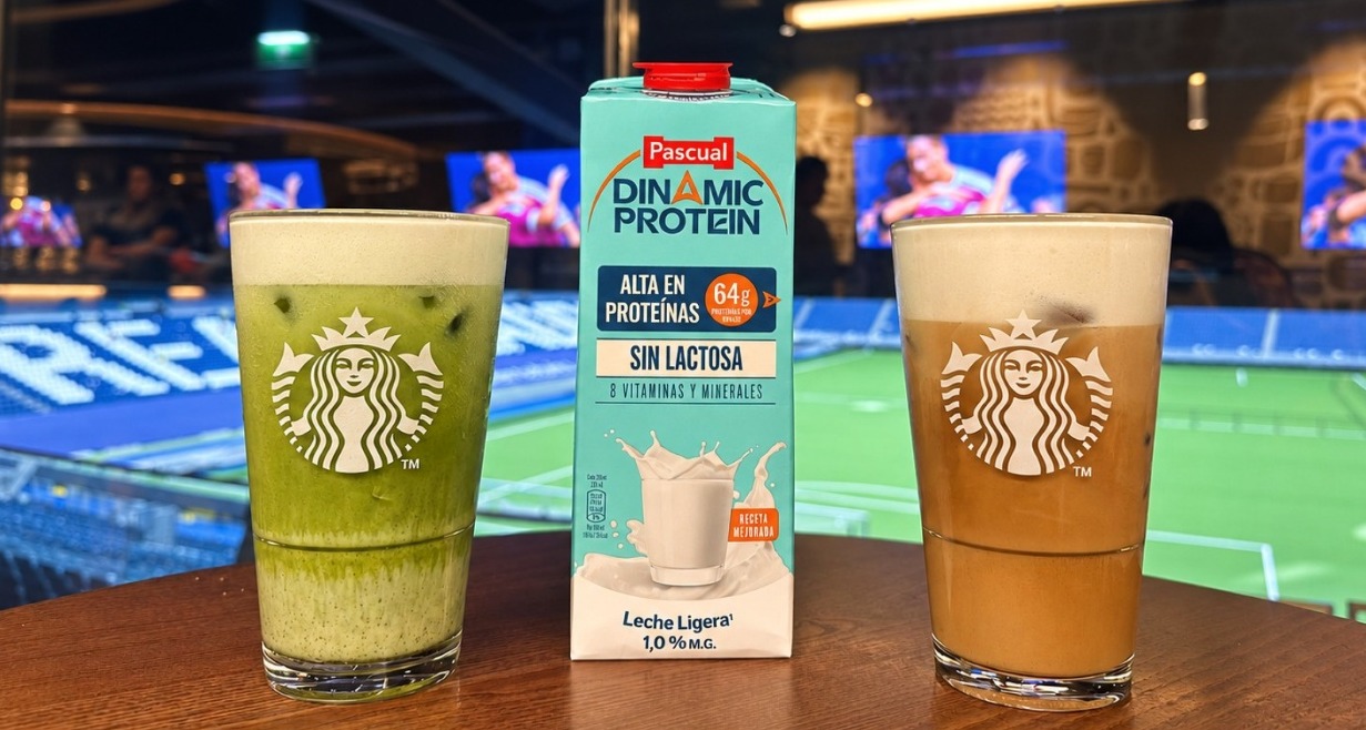 Bodegón con Protein Latte y Protein Matcha junto al brick de Dinamic Protein
