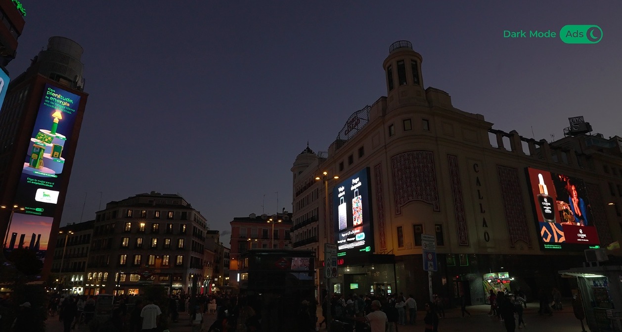 Pantallas de publicidad en la Plaza de Callao de Madrid