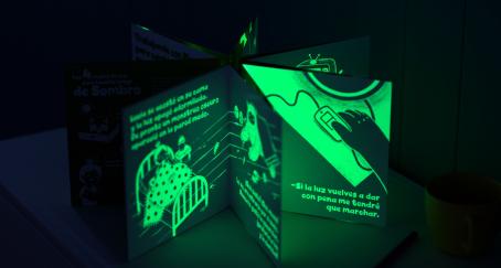 Libro que brilla en la oscuridad