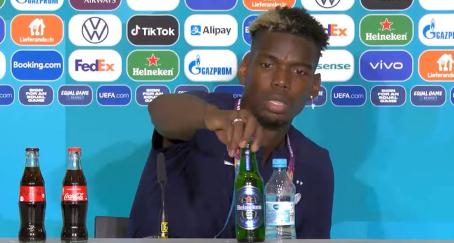Paul Pogba sigue a Ronaldo en los desplantes a los patrocinadores de la Eurocopa y aparta una botella de Heineken paul-pogba-heineken