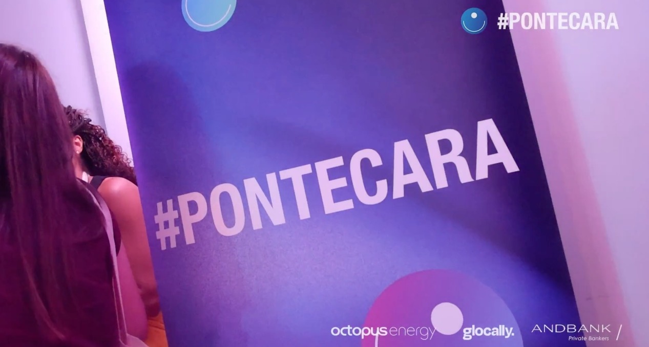 Cartel con el logotipo de PonteCara