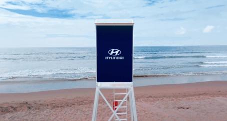 Una torre de salvamento con el logo de Hyundai