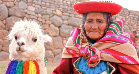 Farenheit DDB lanza el Proyecto AWA, un jabón que limpia los ríos mujer-peru