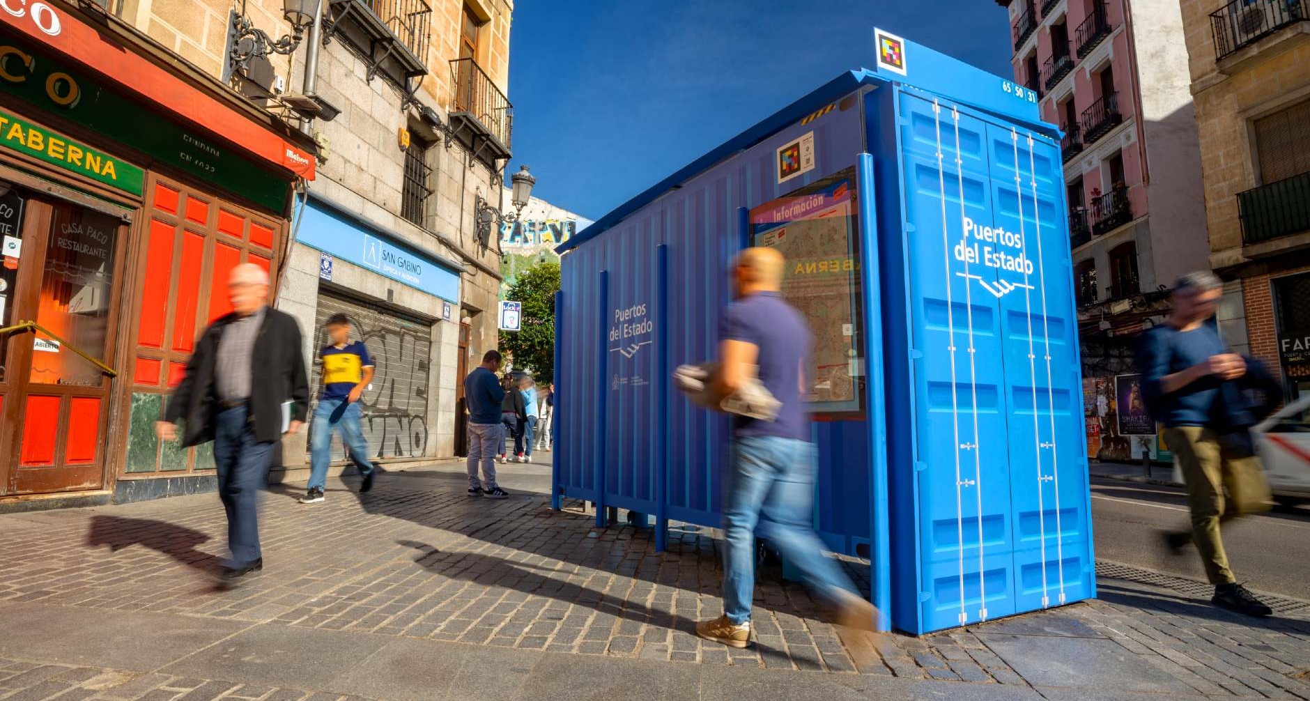 Marquesina de autobús vinilada por Puertos del Estado