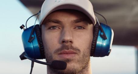 Primer plano del piloto de Fórmula 1, Pierre Gasly