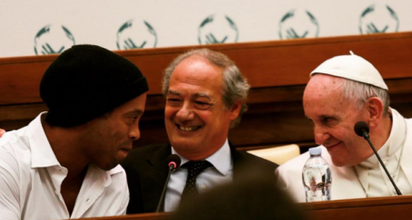 Papa-Ronaldhino-MullenLowe-ReasonWhy