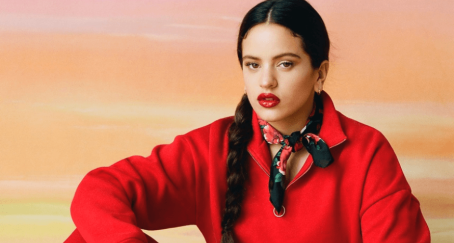 Rosalía es la nueva embajadora de marca de Pull and Bear Rosalía Pull and Bear