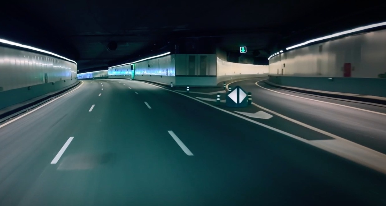 un túnel de la M-30 con la bifurcación de una salida