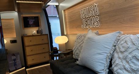 Furgoneta Magic Van de Salsa Jeans por dentro