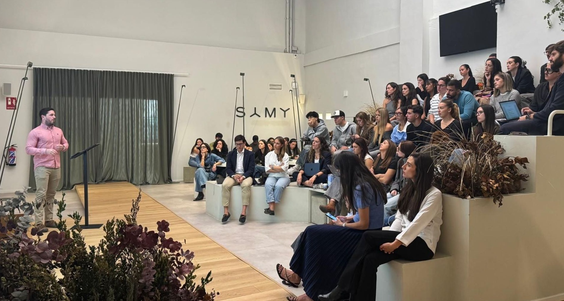 Profesionales en una sesión de formación en SAMY
