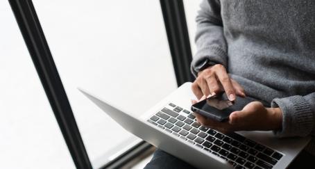 ¿Por qué no podemos parar de hacer “scroll” en las redes sociales? scroll_razones_psicológigas_adicción