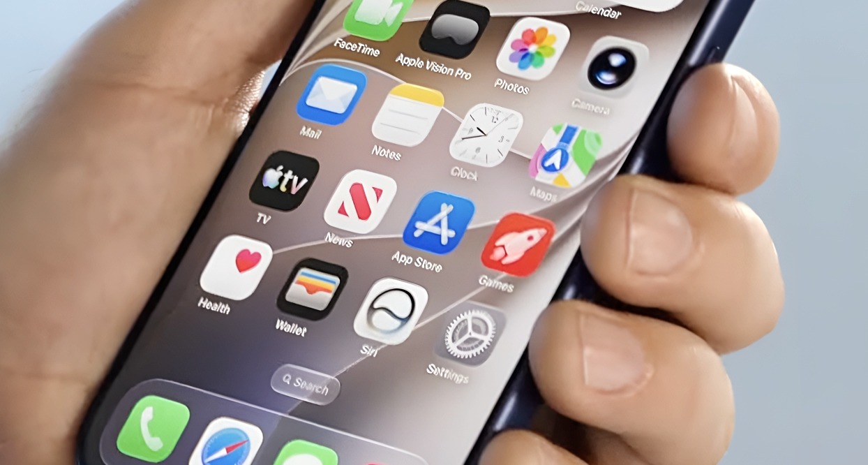 Pantalla de un iPhone en la que se ven varias aplicaciones, entre ellas la de Siri
