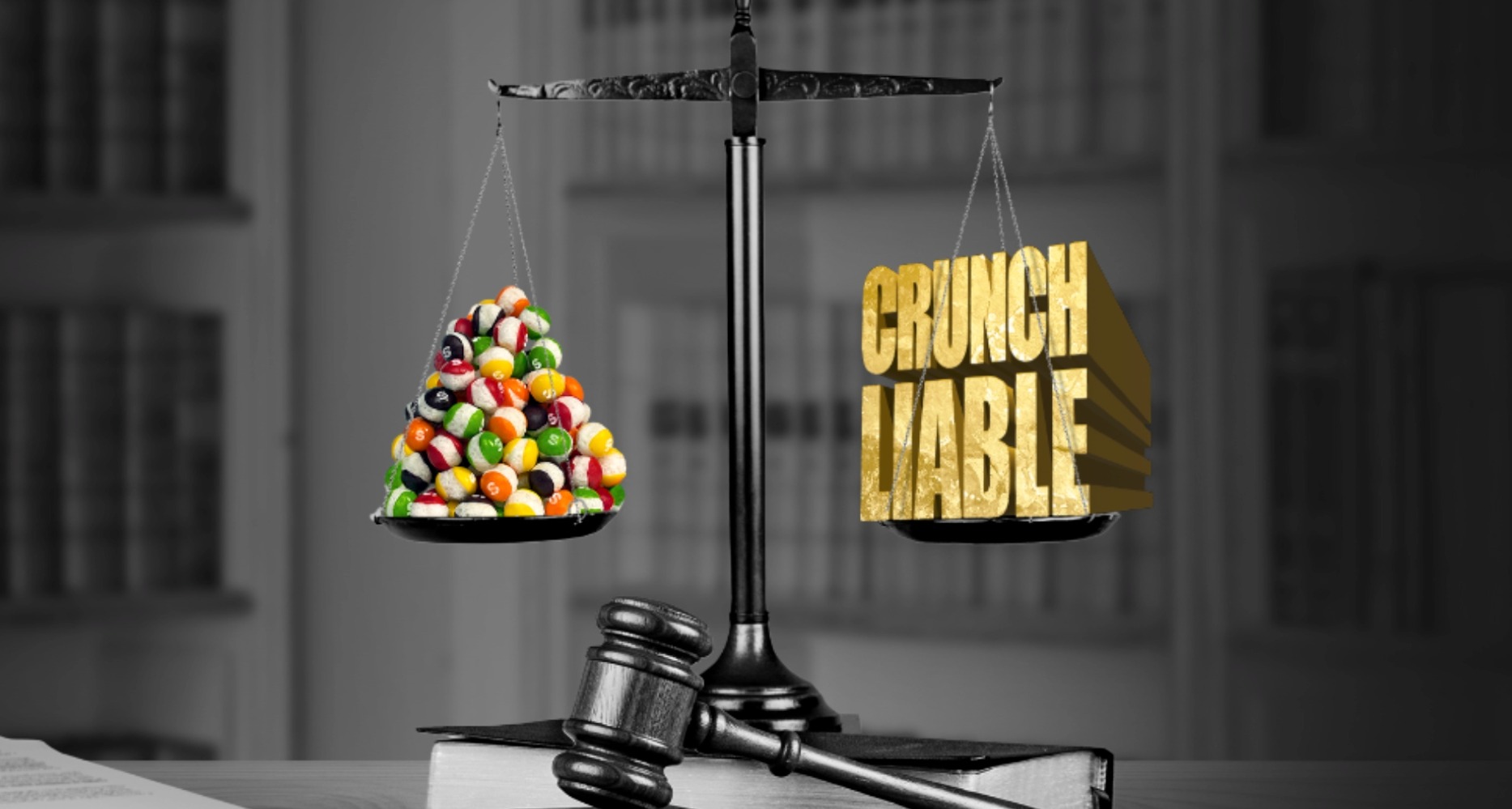 Los nuevos caramelos Skittles son crujientes y la marca pide firmar un “acuerdo legal” para advertirlo Una balanza con caramelos Skittles a un lado y la palabra "crujientes" al otro