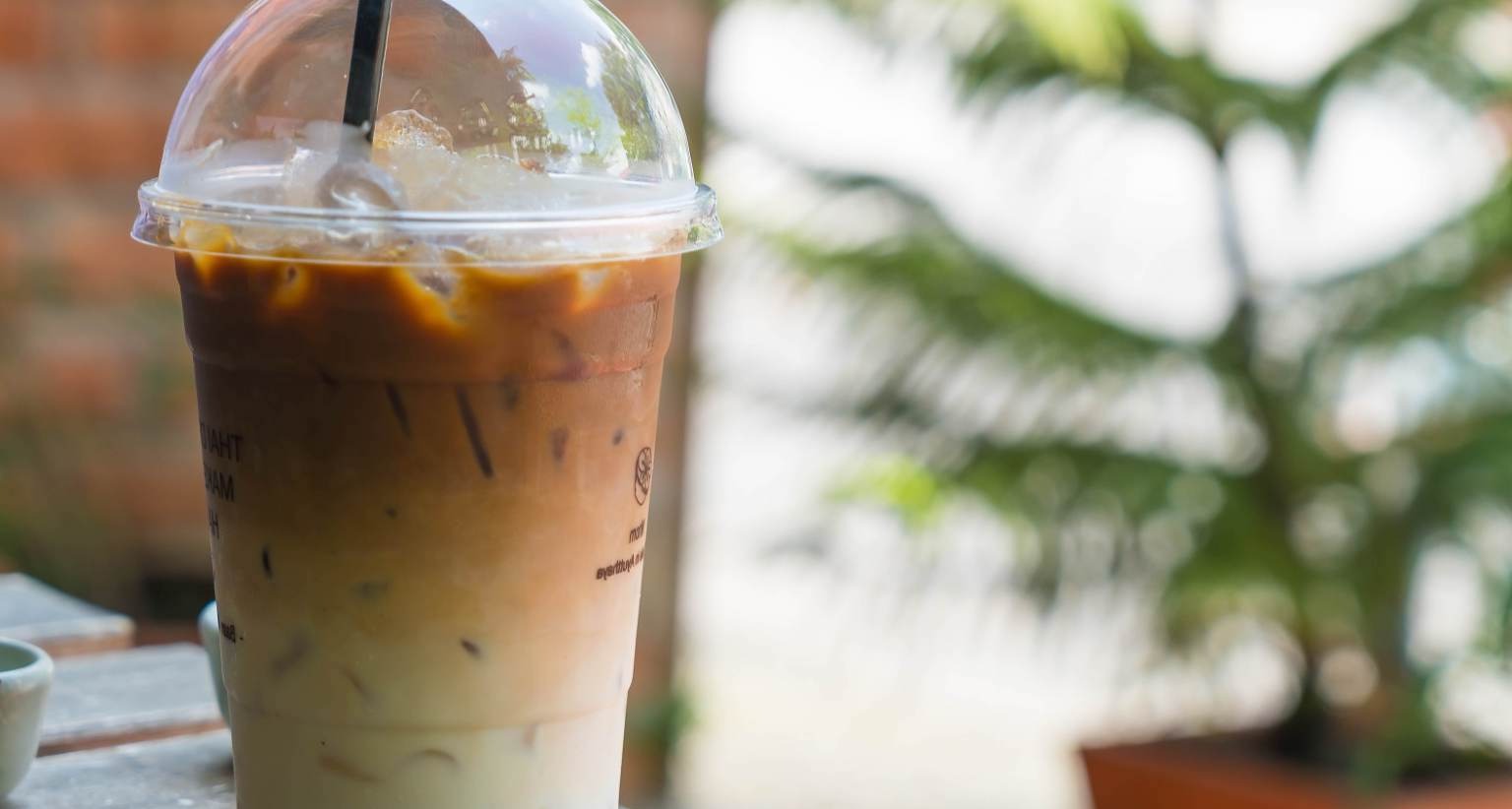 De los cubitos a las pepitas: Starbucks está cambiando su tipo de hielo