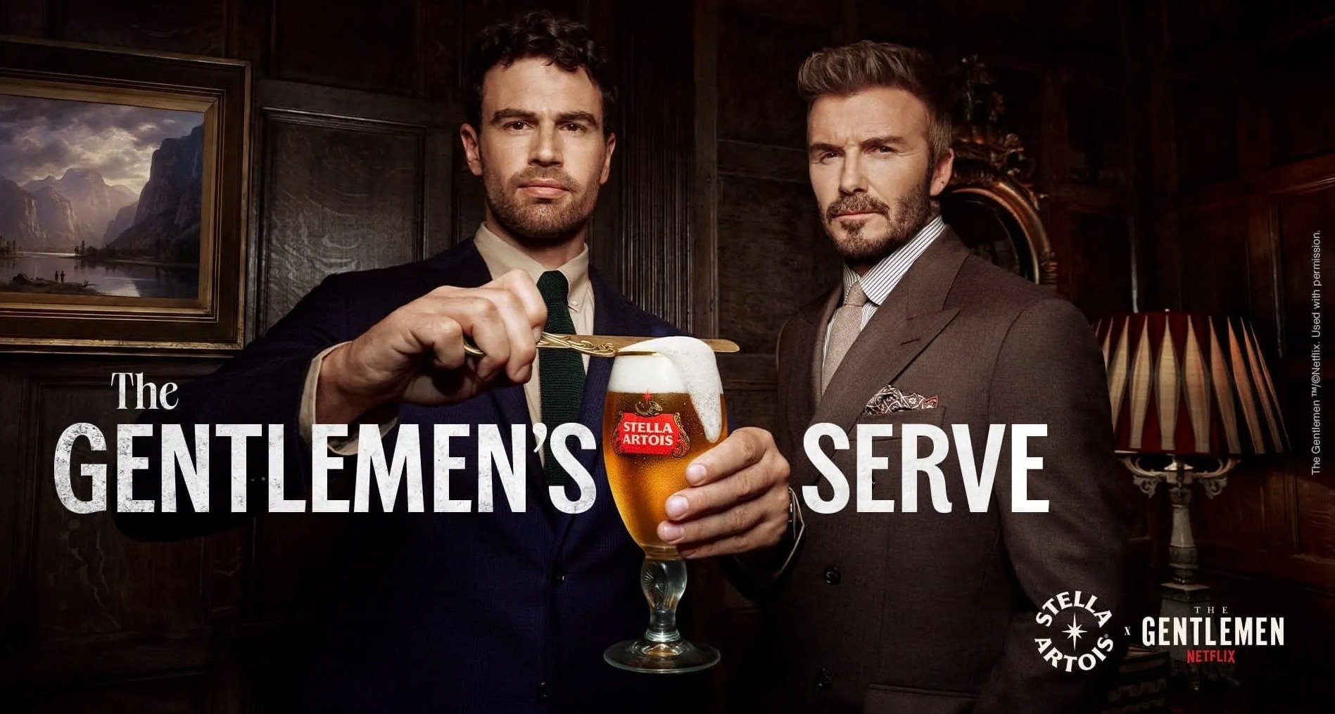 Theo James y David Beckham en una campaña de Stella Artois
