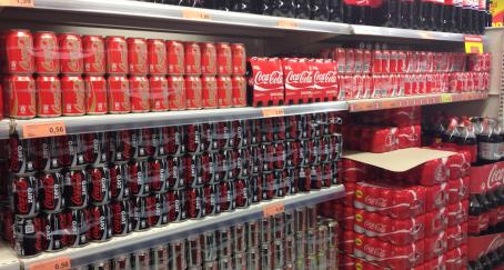 latas-coca-cola-supermercado