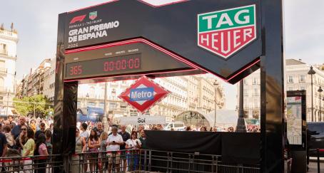 La marca de relojes TAG Heuer será patrocinador titular de la Fórmula 1 de Madrid Reloj gigante de Tag Heuer en la Puerta del Sol