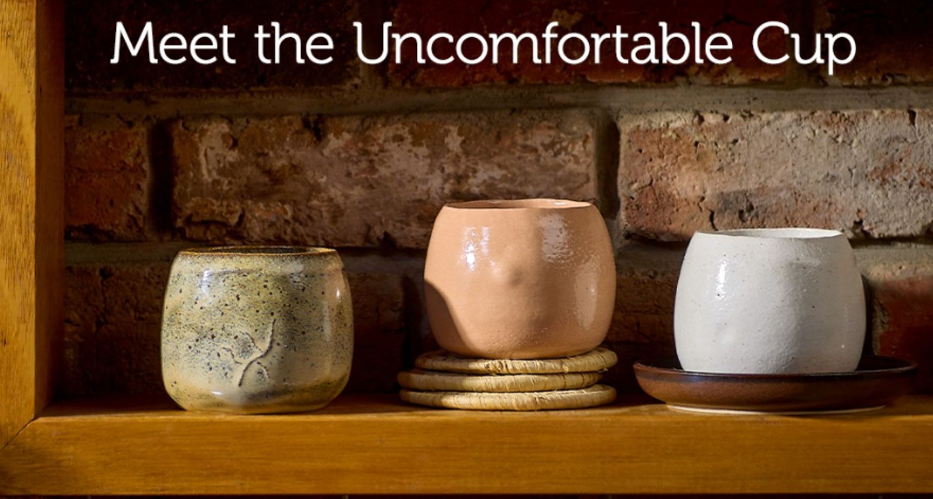 “Tazas incómodas” o cómo una marca de té promueve la conversación sobre el cáncer de mama Tres tazas de cerámica artesanales