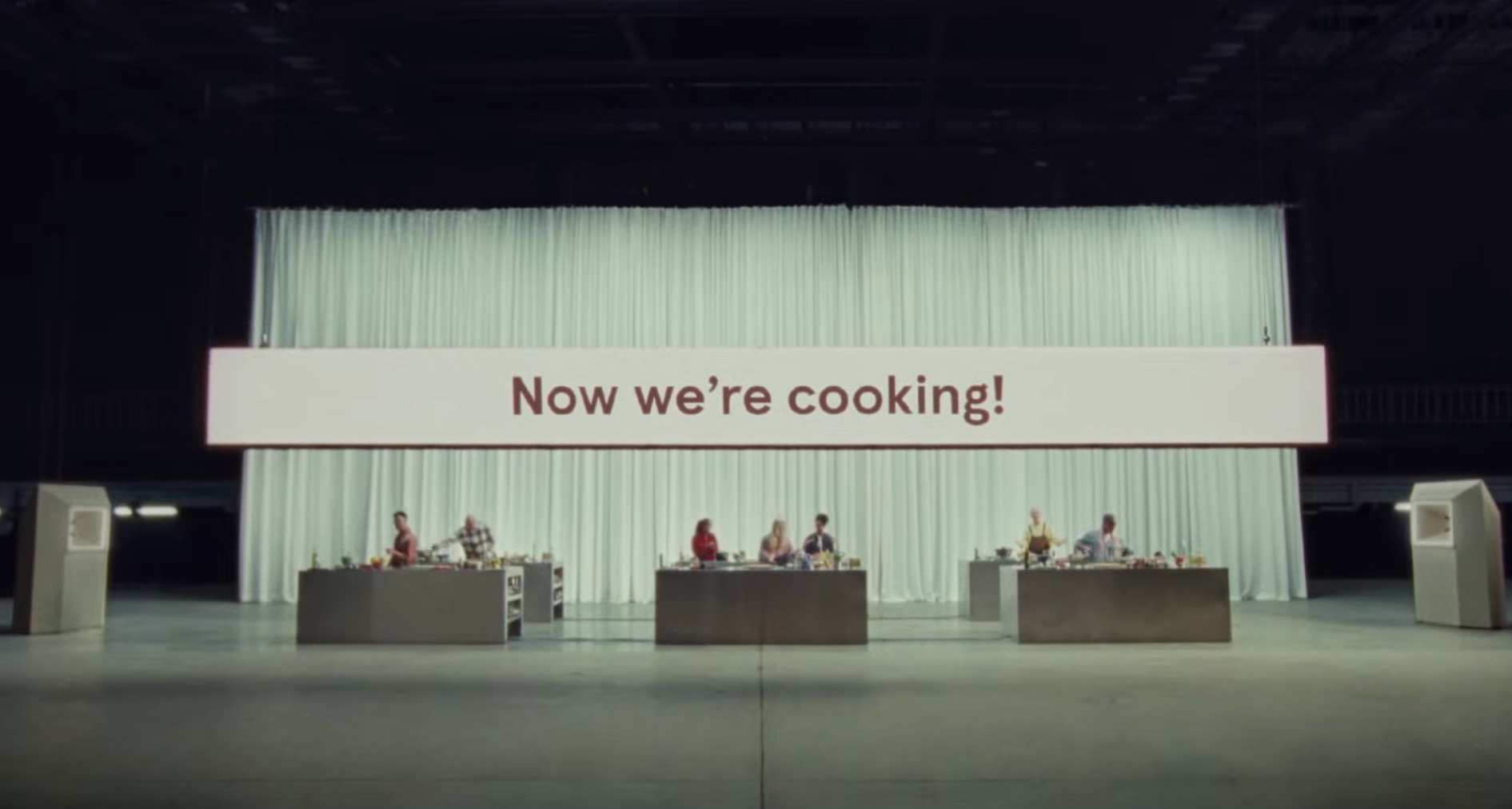 Personas cocinando en un escenario