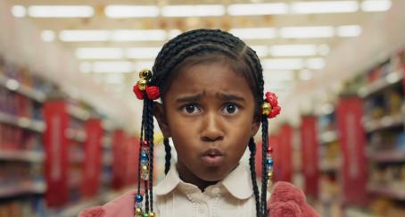 Tesco celebra los deslices durante 2020 en su nuevo anuncio de Navidad Tesco