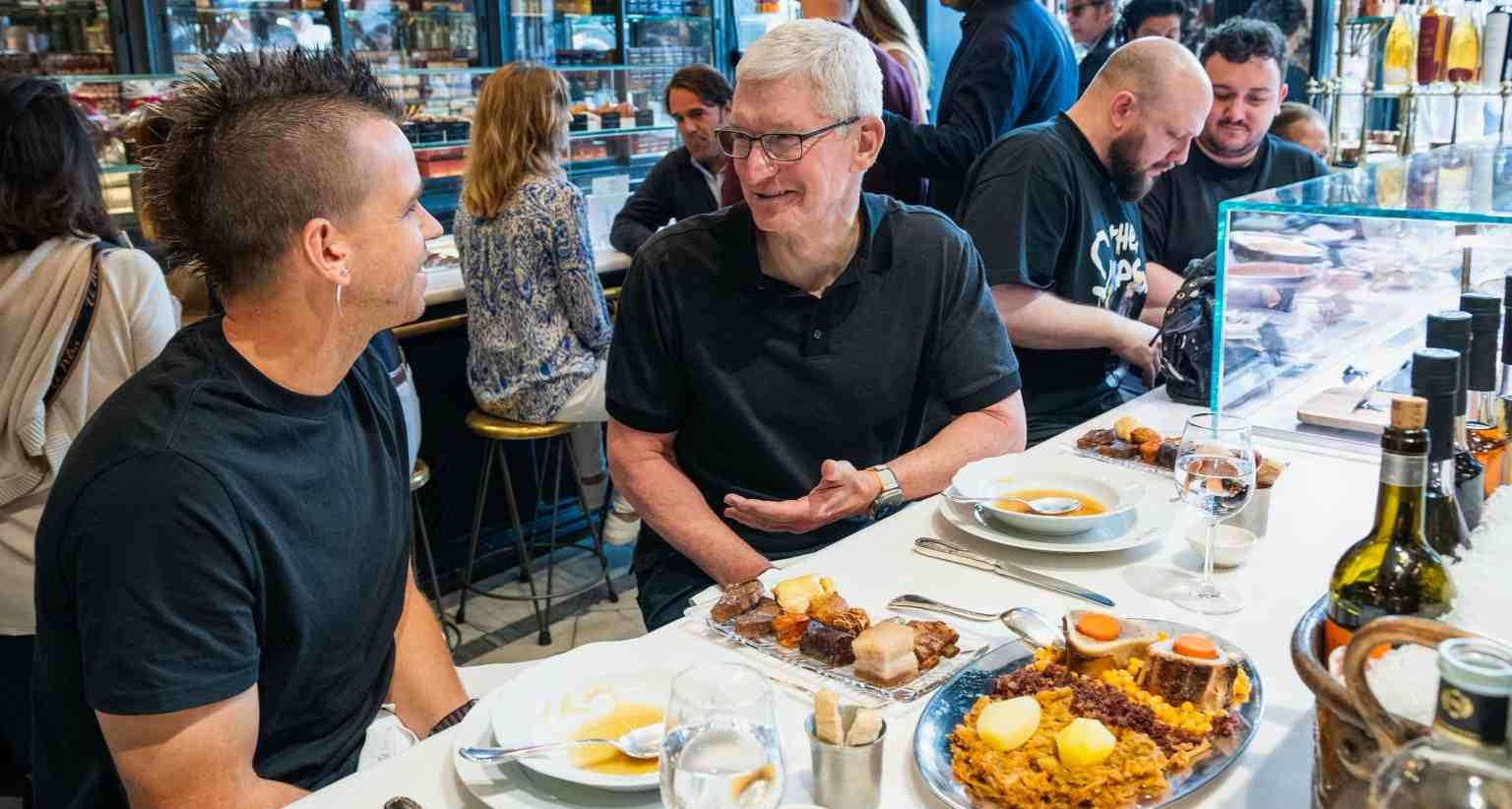 Tim Cook y Dabiz Muñoz