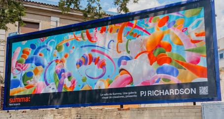 Valla publicitaria con obra de arte contemporánea