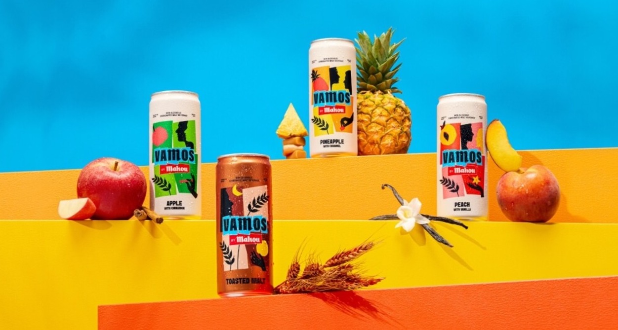 Un bodegón con las latas de la nueva bebida Vamos