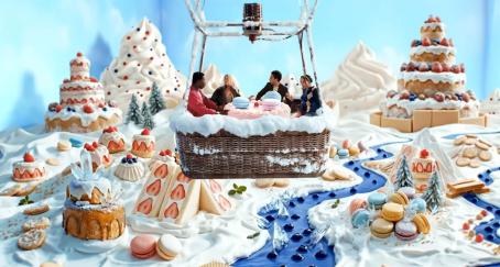 Amigos en un globo en un mundo imaginario de dulces