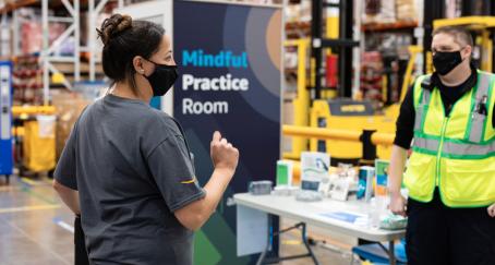 Desde Mindfulness hasta alimentación sana: Amazon crea un programa de salud y seguridad para sus empleados amazon-workingwell
